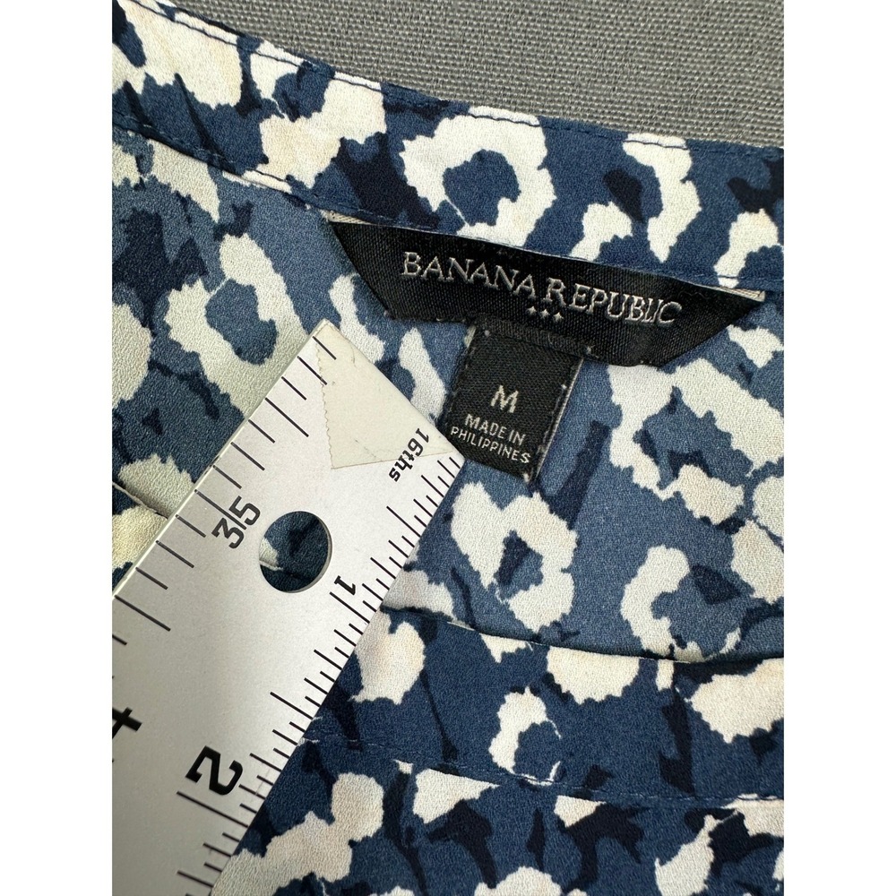 Banana Republic Women's Blue White Abstract Leopard Print Short Sleeve Blouse M